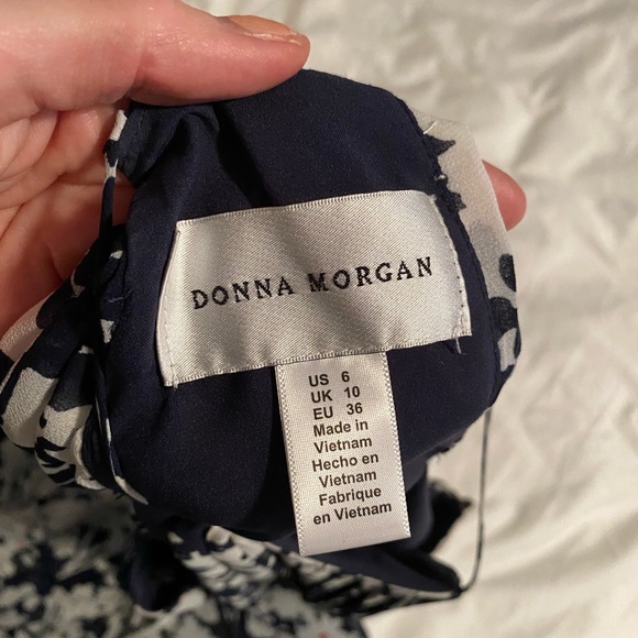 Donna Morgan “Jade” pleated chiffon midi dress - Picture 2 of 8